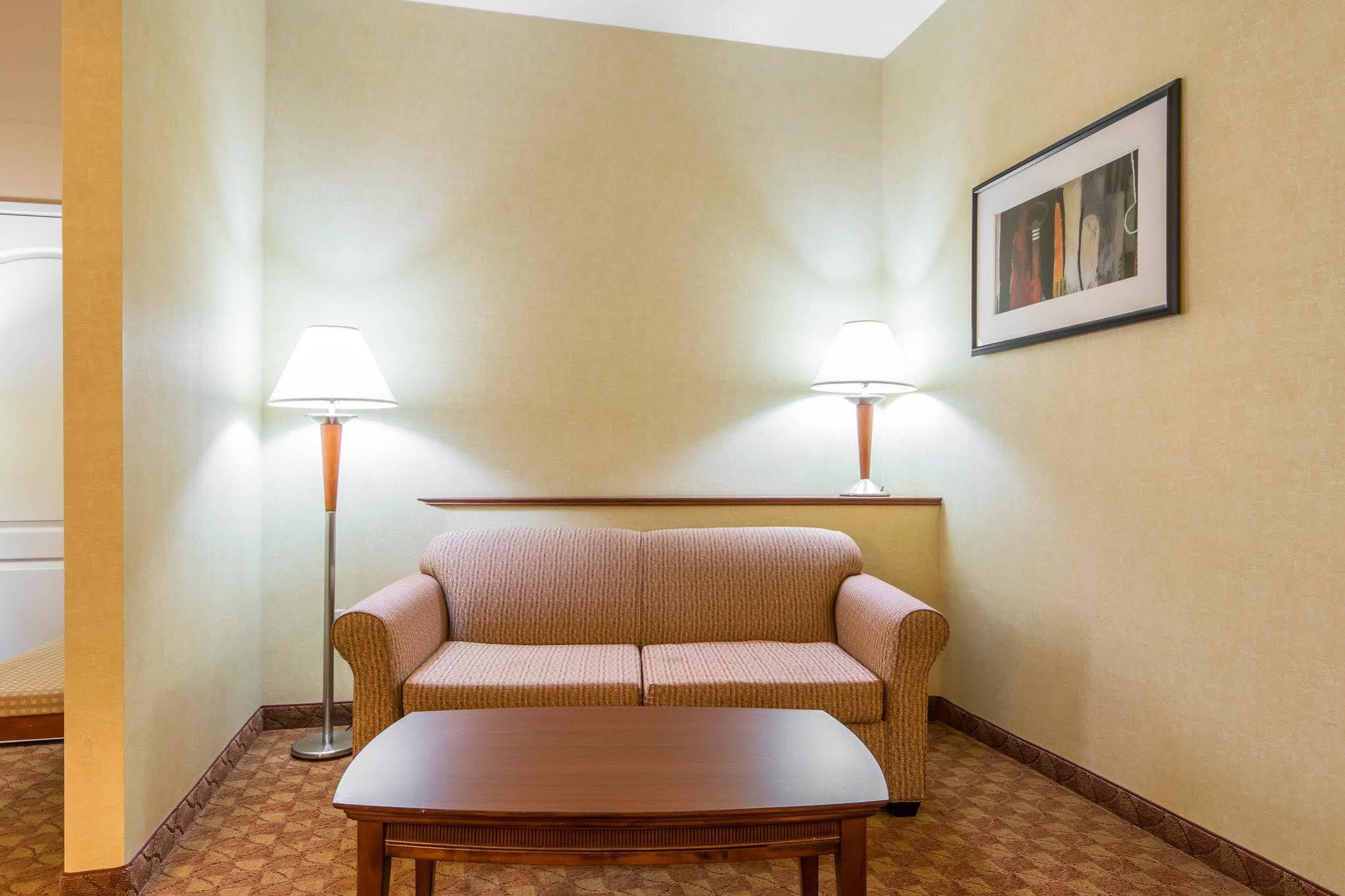 Comfort Suites South Point - Huntington Экстерьер фото